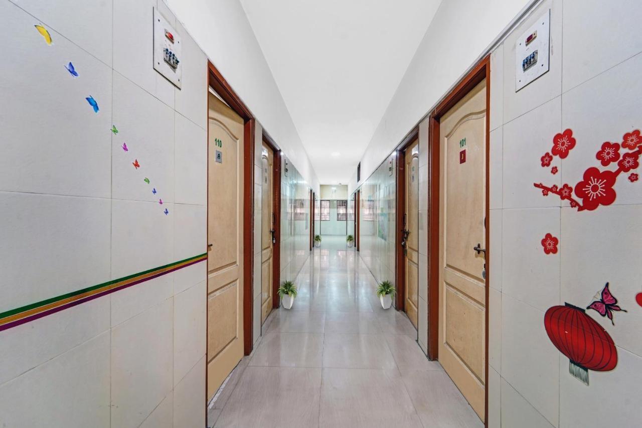 Spot On New Golden Star Guest House Near Thirumangalam Metro Station Chennai Exterior photo